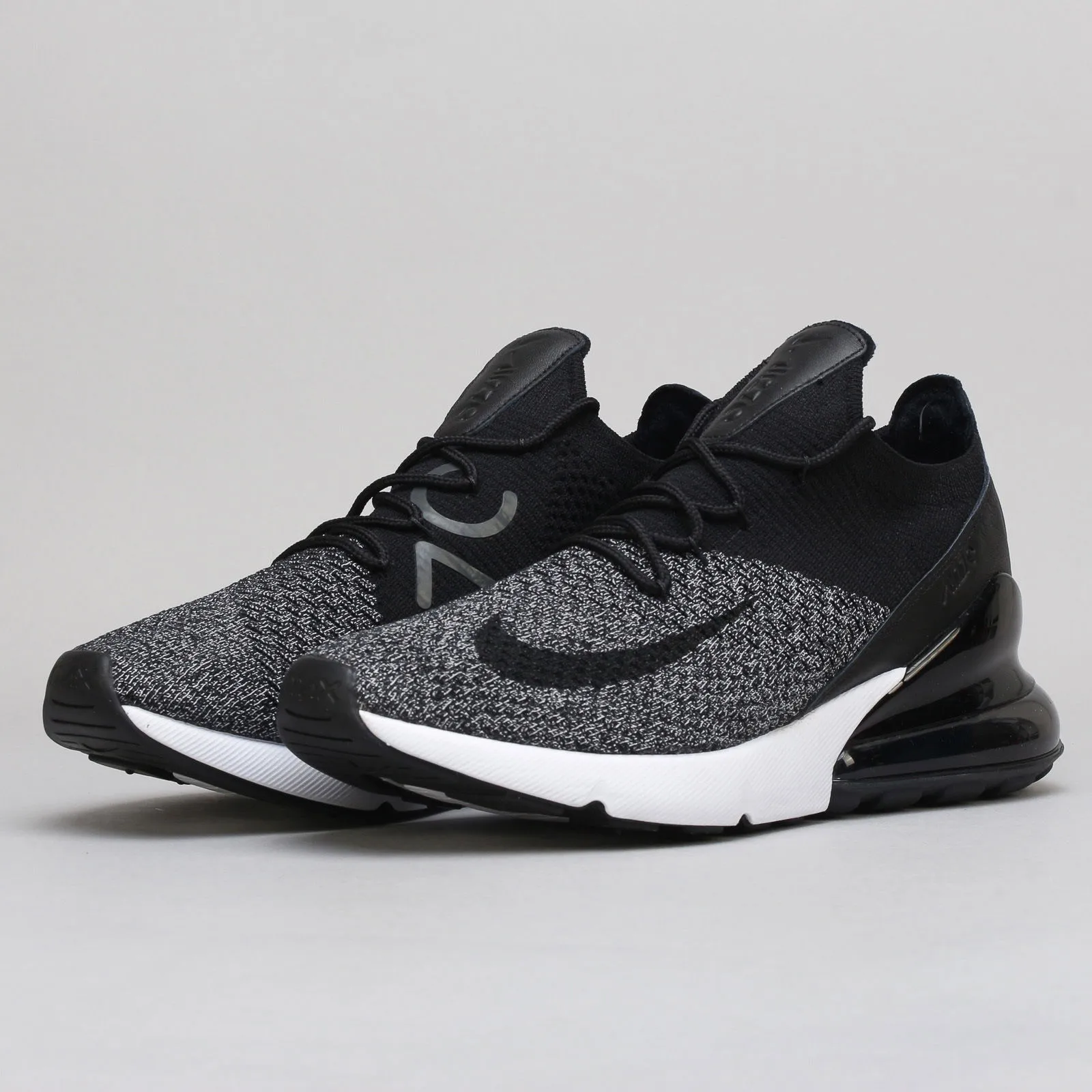 Nike Air Max 270 Flyknit ''Oreo''